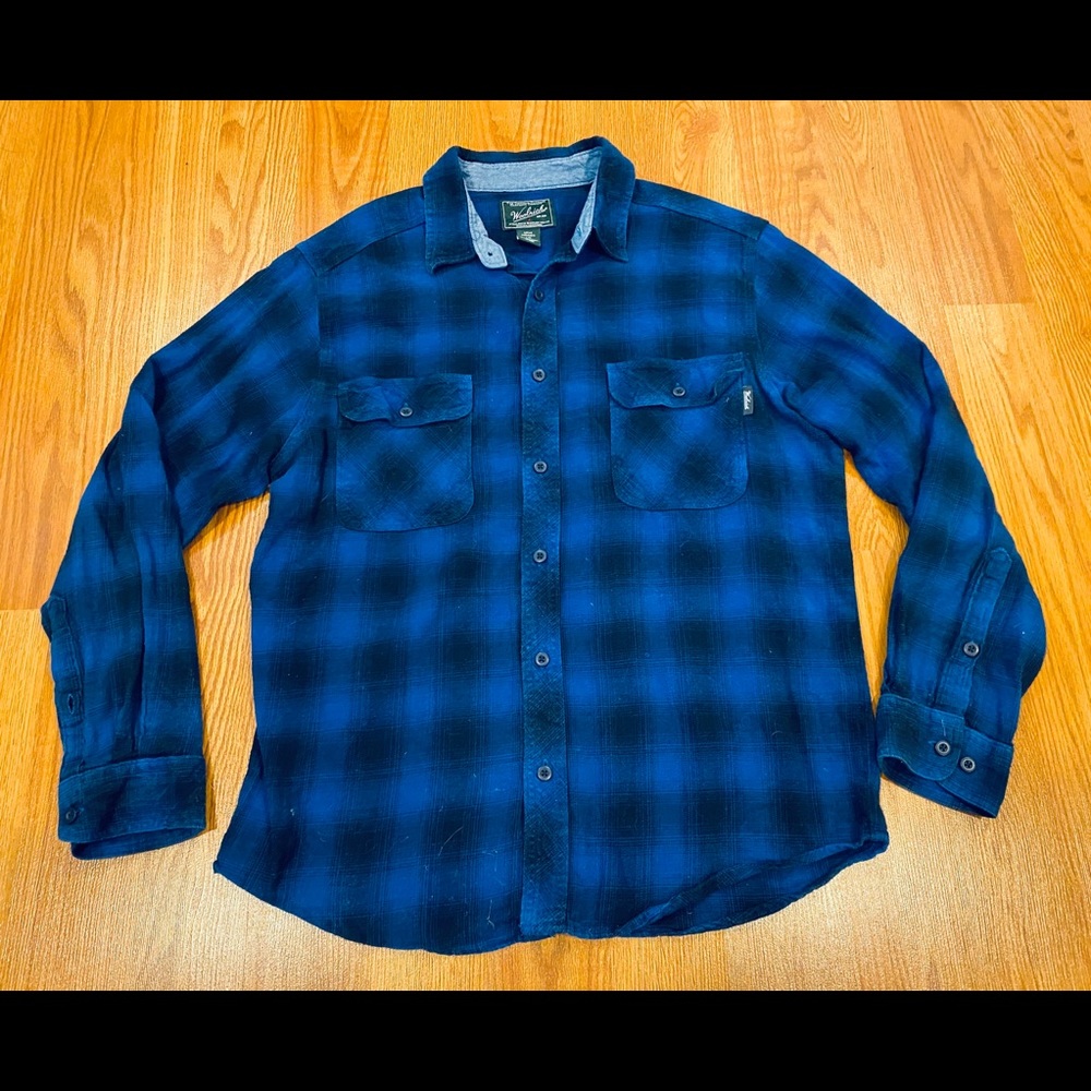 Men’s Woolrich blue checkered flannel button down